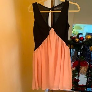 Flowy Baby doll back and light peach tunic. Side zipper for easy access. Pretty.